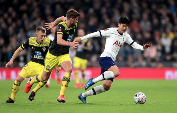 包含赛前足总杯焦点战，辽宁本钢门线救险，态度坚定，团队化学反应显著的词条